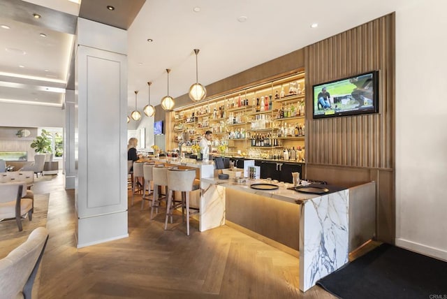 1552 Camino Del Mar Unit 623/625, Del Mar, CA 92014 - indoor wet bar featuring decorative light fixtures