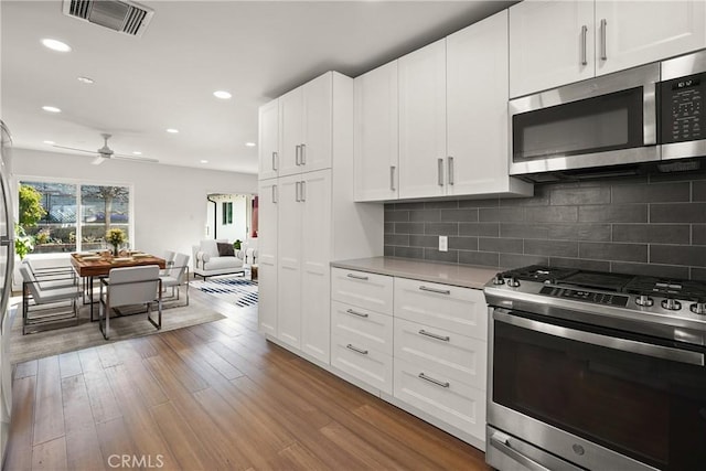 kitchen featuring visible vents, light countertops, appliances with stainless steel finishes, a ceiling fan, and recessed lighting