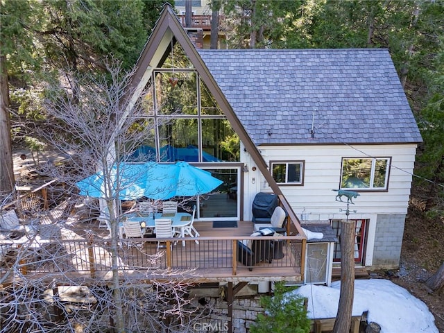 256 B Ln, Lake Arrowhead, CA 92352 - back of house with a deck