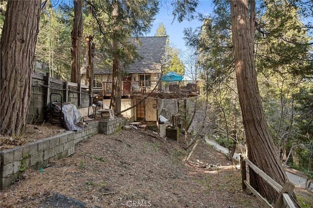 256 B Ln, Lake Arrowhead, CA 92352 - view of yard with a wooden deck