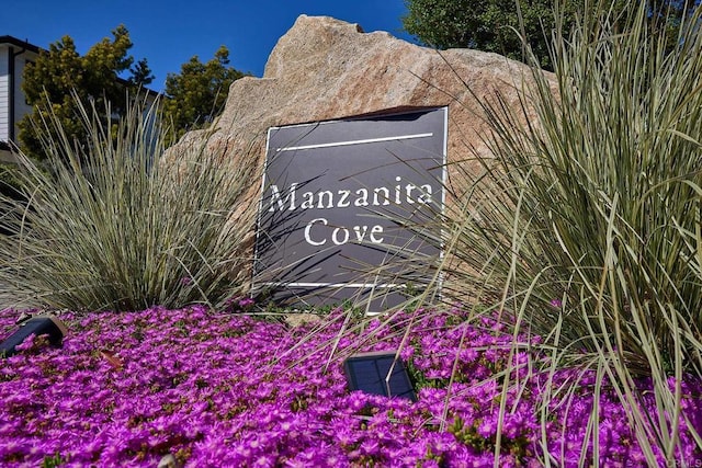 view of community / neighborhood sign