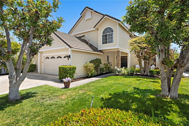 10 Cambridge Ct, Coto De Caza, CA 92679 - traditional-style home featuring a garage, driveway, and a front yard