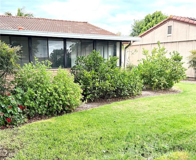 3173 Via Vis Unit C, Laguna Woods, CA 92637 - view of grassy yard featuring a sunroom