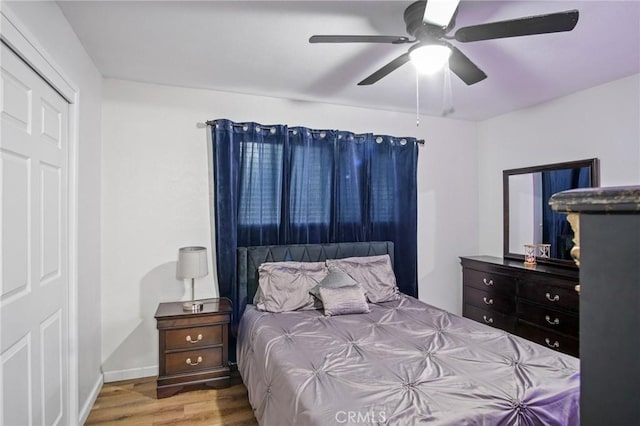 bedroom featuring wood finished floors and a ceiling fan