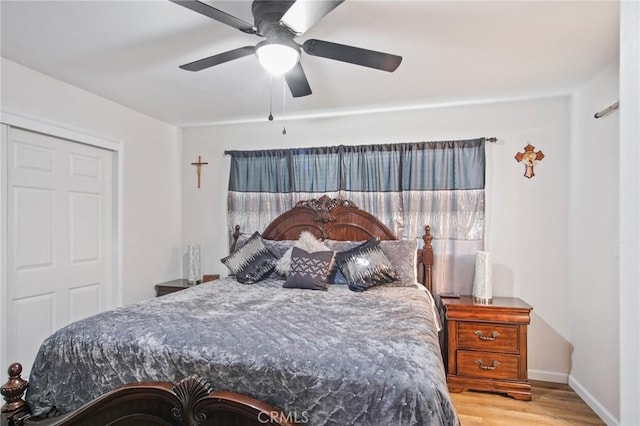 bedroom featuring baseboards, a ceiling fan, and wood finished floors