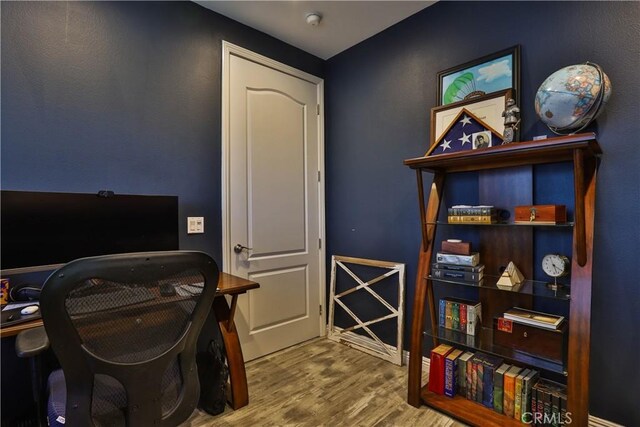 13083 Via Tuscany, Riverside, CA 92503 - office area with wood finished floors