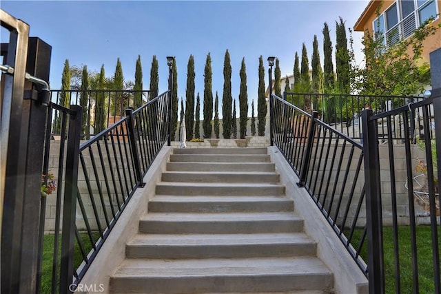 13083 Via Tuscany, Riverside, CA 92503 - view of stairway