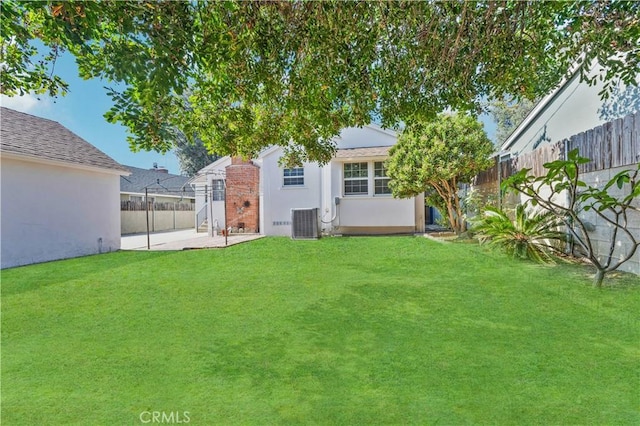 11330 Whitley St, Whittier, CA 90601 - fenced backyard with a patio