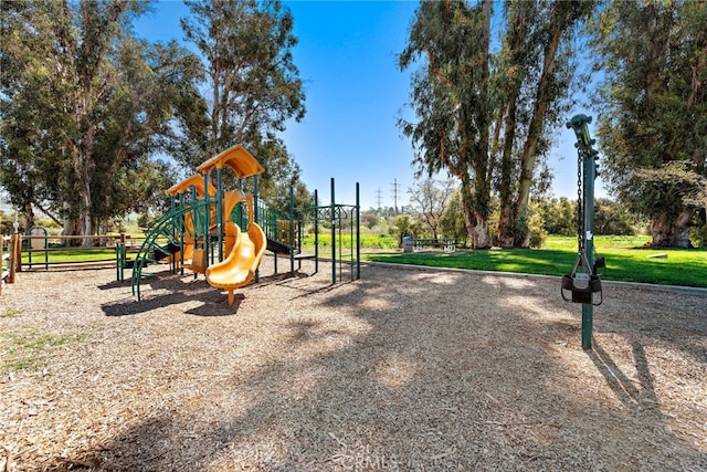31351 Calle Del Campo, San Juan Capistrano, CA 92675 - community play area featuring a lawn