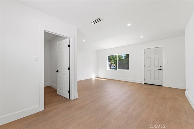 unfurnished room featuring visible vents, baseboards, light wood-style floors, and recessed lighting