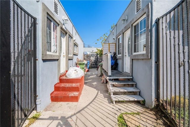 1361 W Vernon Ave, Los Angeles, CA 90037 - exterior space with fence