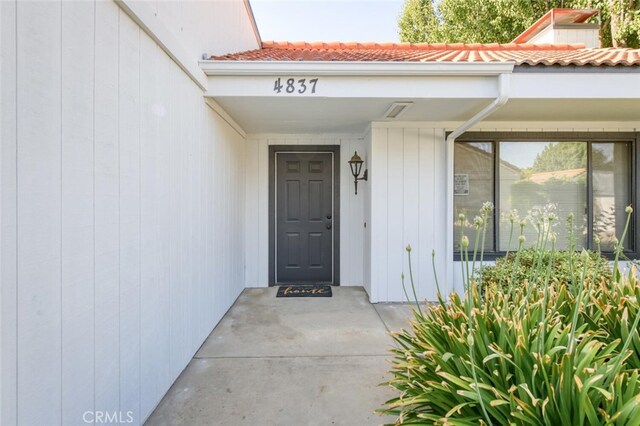 4837 N Hulbert Ave, Fresno, CA 93705 - doorway to property with a tile roof