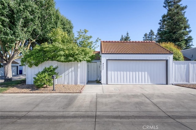 4837 N Hulbert Ave, Fresno, CA 93705 - view of detached garage