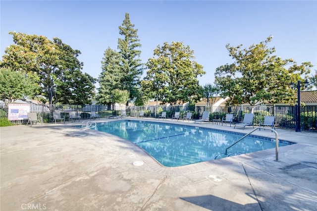 4837 N Hulbert Ave, Fresno, CA 93705 - community pool with a patio area