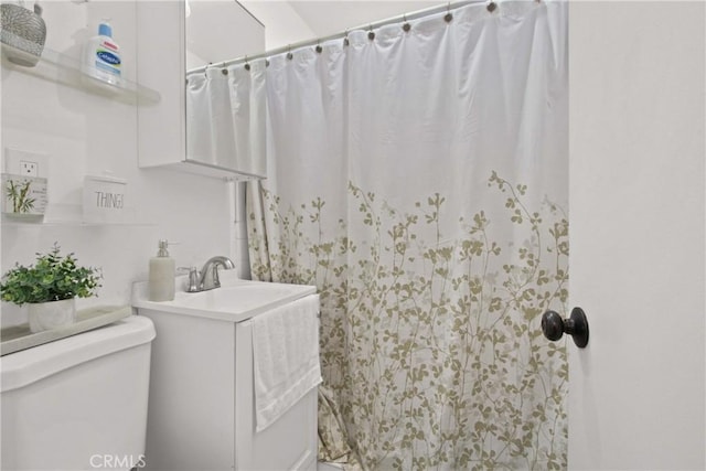 12152 Rosecrans Ave, Norwalk, CA 90650 - bathroom featuring vanity and curtained shower