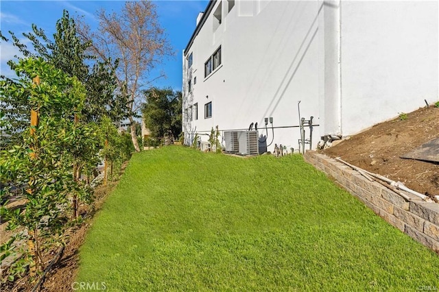 23625 Summit Dr, Calabasas, CA 91302 - view of yard with central AC