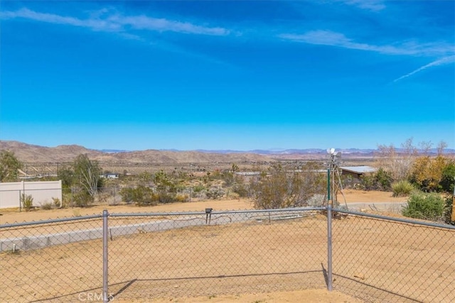 view of yard with fence and a mountain view