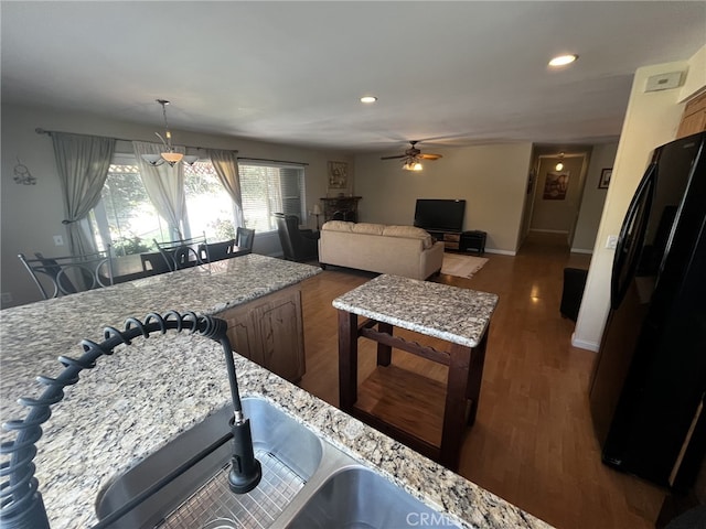 kitchen featuring a sink, freestanding refrigerator, a ceiling fan, recessed lighting, and dark wood-type flooring