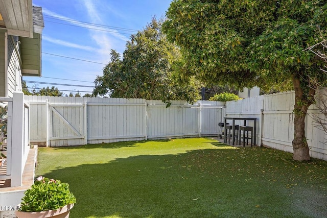 view of yard featuring a fenced backyard