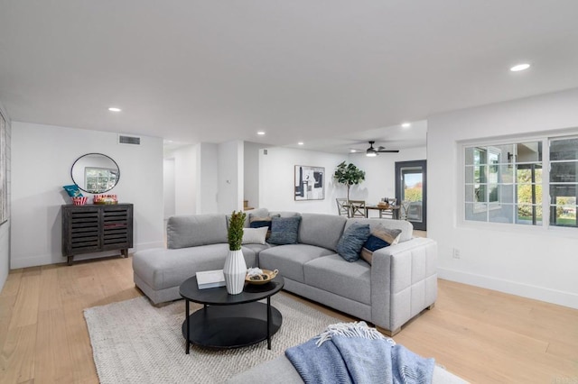 living area with visible vents, recessed lighting, light wood-style flooring, and baseboards