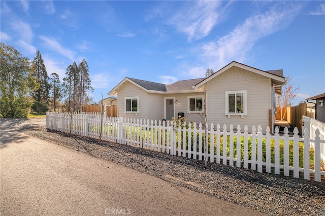 766 Willow St, Paradise, CA 95969 - ranch-style house featuring a fenced front yard