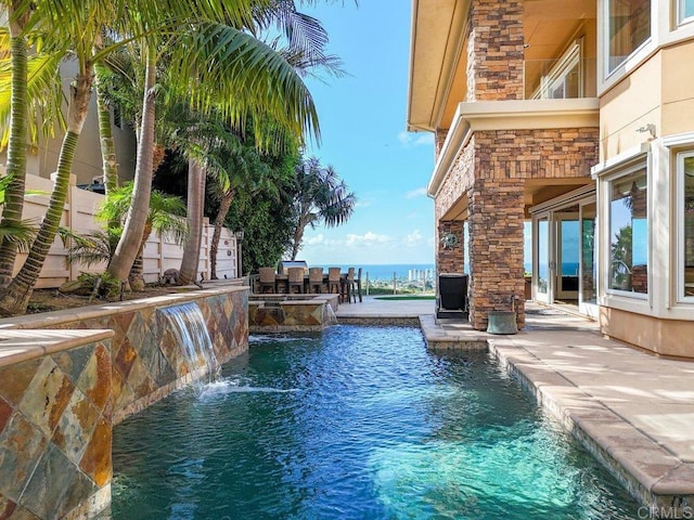 5023 Windsor Dr, San Diego, CA 92109 - view of swimming pool featuring a patio area and a pool with connected hot tub