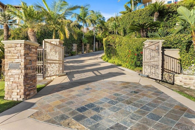 5023 Windsor Dr, San Diego, CA 92109 - view of gate