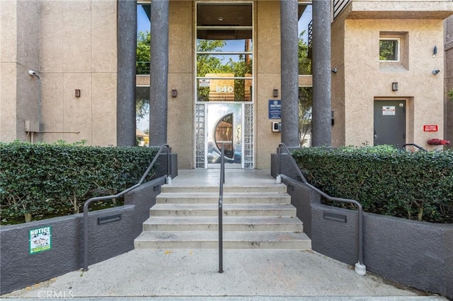 property entrance with stucco siding