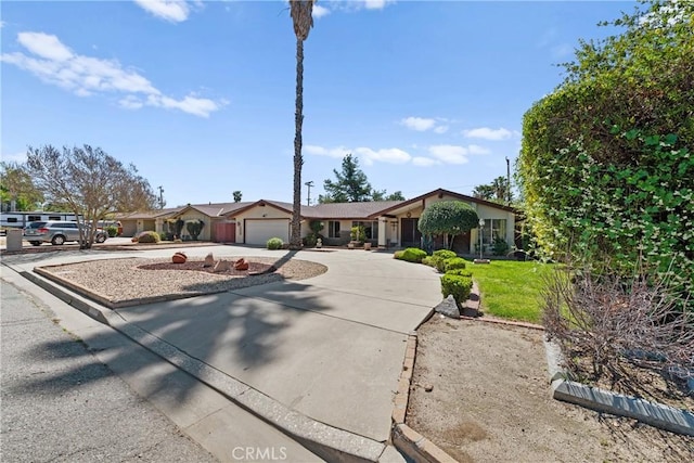 mid-century modern home featuring curved driveway and a garage