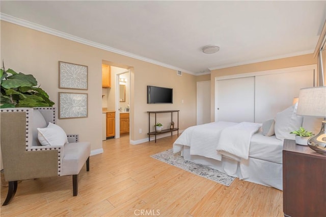bedroom with a closet, light wood-type flooring, baseboards, ornamental molding, and visible vents