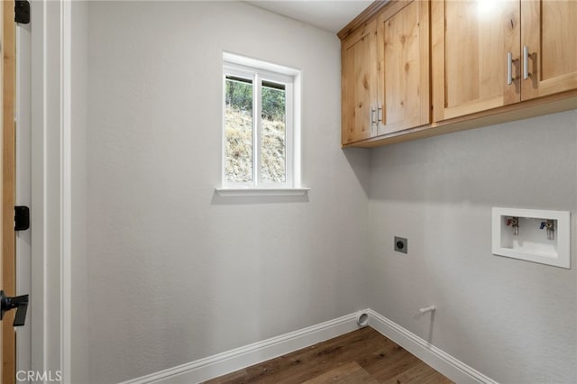 43179 E Sugar Pine Dr, Oakhurst, CA 93644 - laundry room featuring hookup for an electric dryer, hookup for a washing machine, baseboards, dark wood-type flooring, and cabinet space