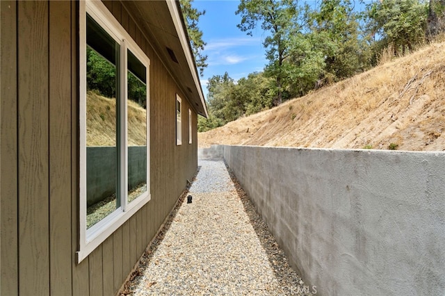 43179 E Sugar Pine Dr, Oakhurst, CA 93644 - view of side of home