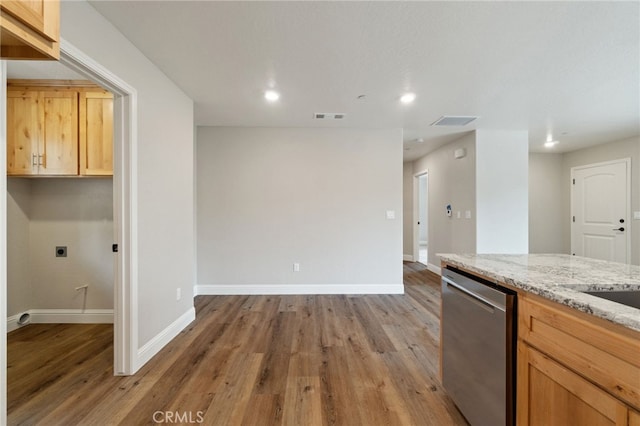43179 E Sugar Pine Dr, Oakhurst, CA 93644 - kitchen with baseboards, visible vents, stainless steel dishwasher, and light wood-type flooring