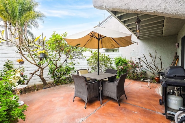 18815 Thornwood Cir Unit Ci32, Huntington Beach, CA 92646 - view of patio / terrace with outdoor dining area, fence, and grilling area