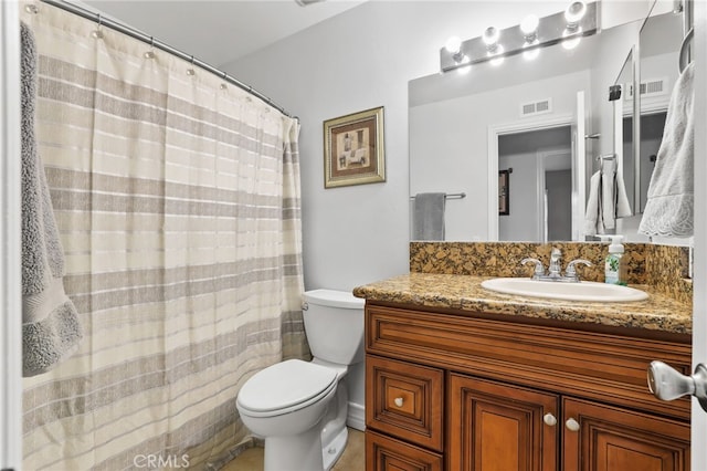18815 Thornwood Cir Unit Ci32, Huntington Beach, CA 92646 - bathroom with visible vents, toilet, vanity, and a shower with curtain