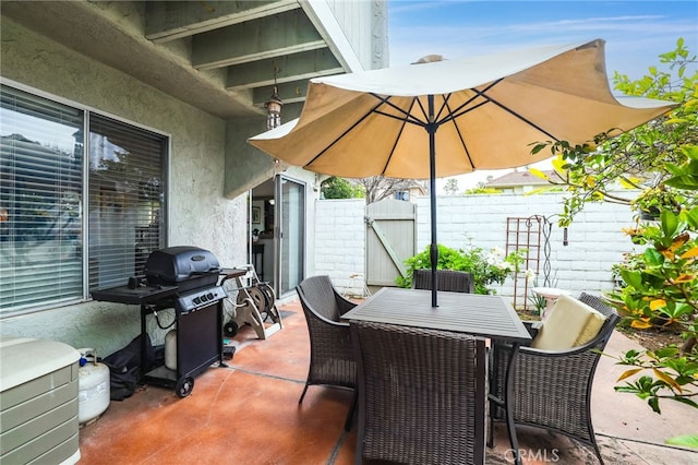 18815 Thornwood Cir Unit Ci32, Huntington Beach, CA 92646 - view of patio / terrace featuring fence, outdoor dining area, a gate, and area for grilling