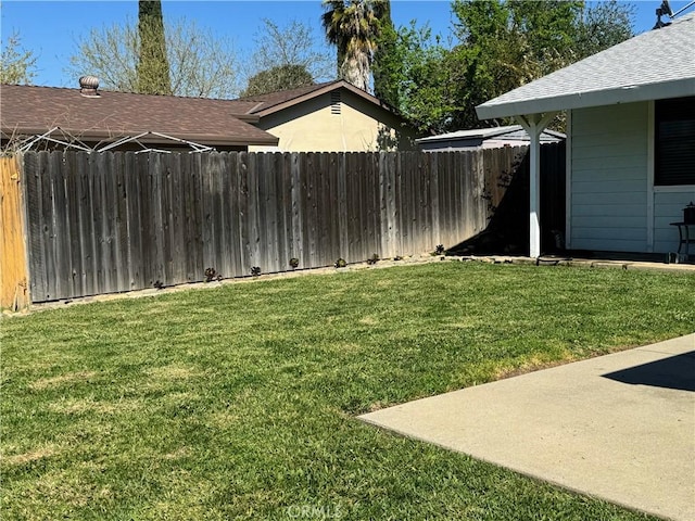 view of yard featuring fence