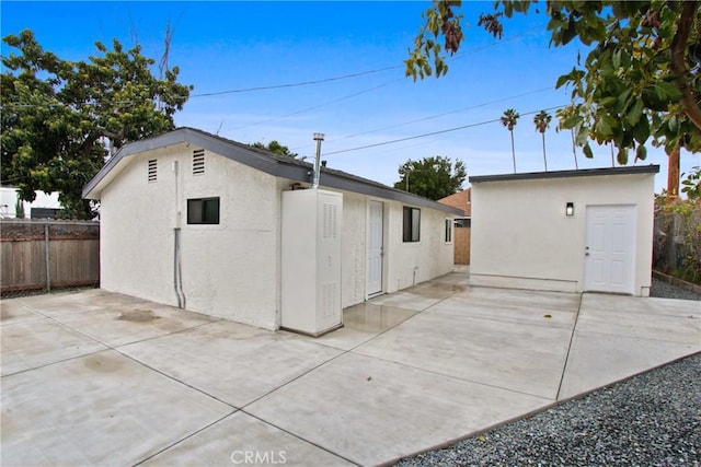 2619 Alice St, Los Angeles, CA 90065 - exterior space featuring fence