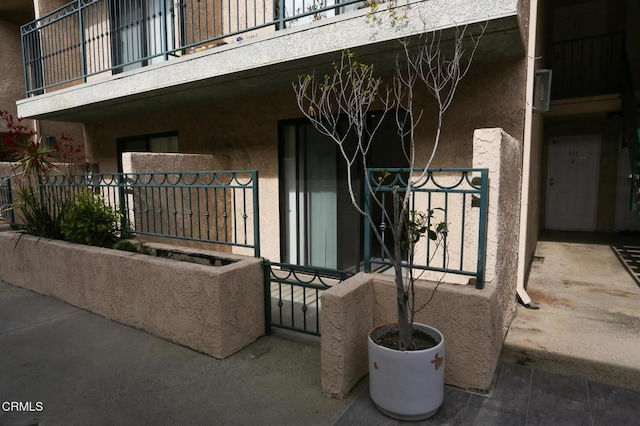 exterior space featuring a balcony