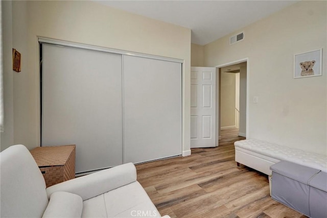 sitting room with light wood-style flooring and visible vents