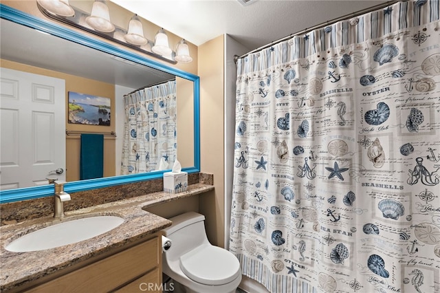 full bathroom featuring vanity, toilet, and a shower with curtain