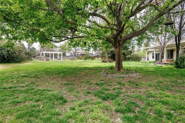 view of yard featuring a pergola