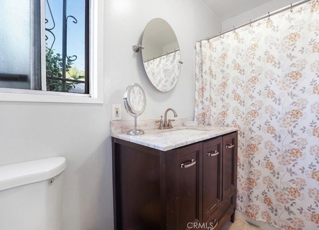 3654 7th Ave, Los Angeles, CA 90018 - full bath featuring toilet and vanity