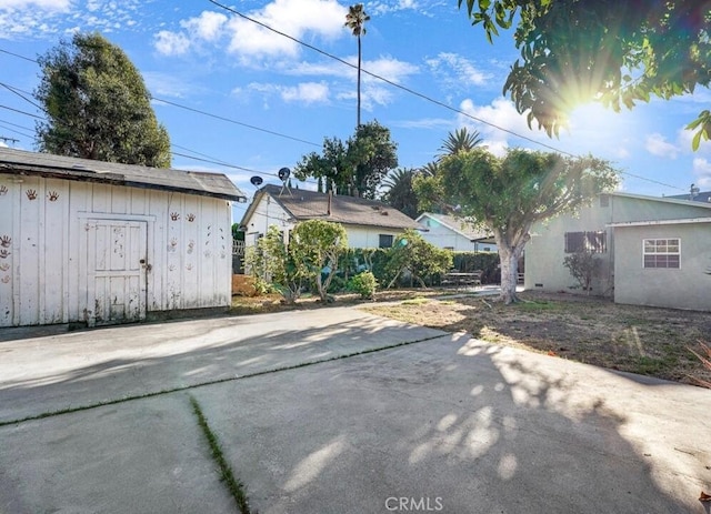 3654 7th Ave, Los Angeles, CA 90018 - exterior space with an outbuilding and a patio