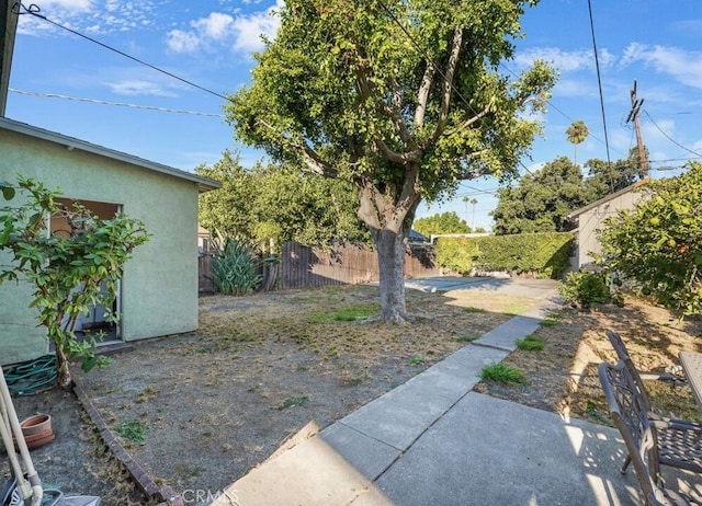 3654 7th Ave, Los Angeles, CA 90018 - view of yard with fence
