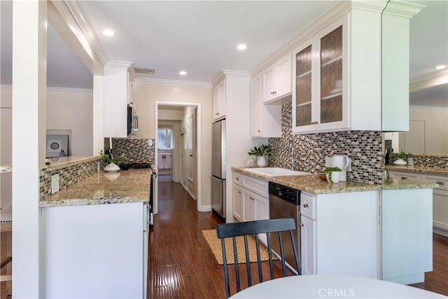 6 5th Pl, Long Beach, CA 90802 - kitchen with stainless steel appliances, a sink, tasteful backsplash, white cabinetry, and ornamental molding