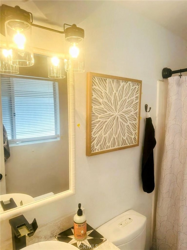 628 Rose Ln, Twin Peaks, CA 92391 - full bathroom with curtained shower, a chandelier, and toilet