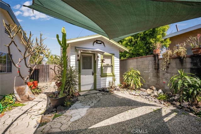 view of outdoor structure with a fenced backyard and an outdoor structure