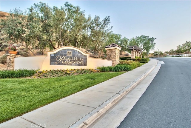 16720 S Peak Ct, Riverside, CA 92503 - community / neighborhood sign with a lawn