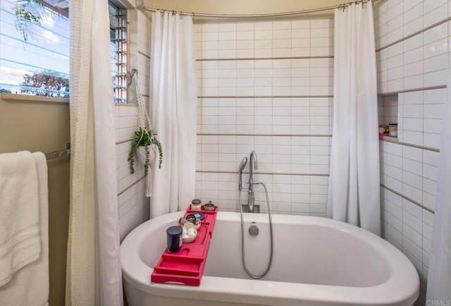 7031 Estrella De Mar Rd, Carlsbad, CA 92009 - full bath featuring a tub and tile walls